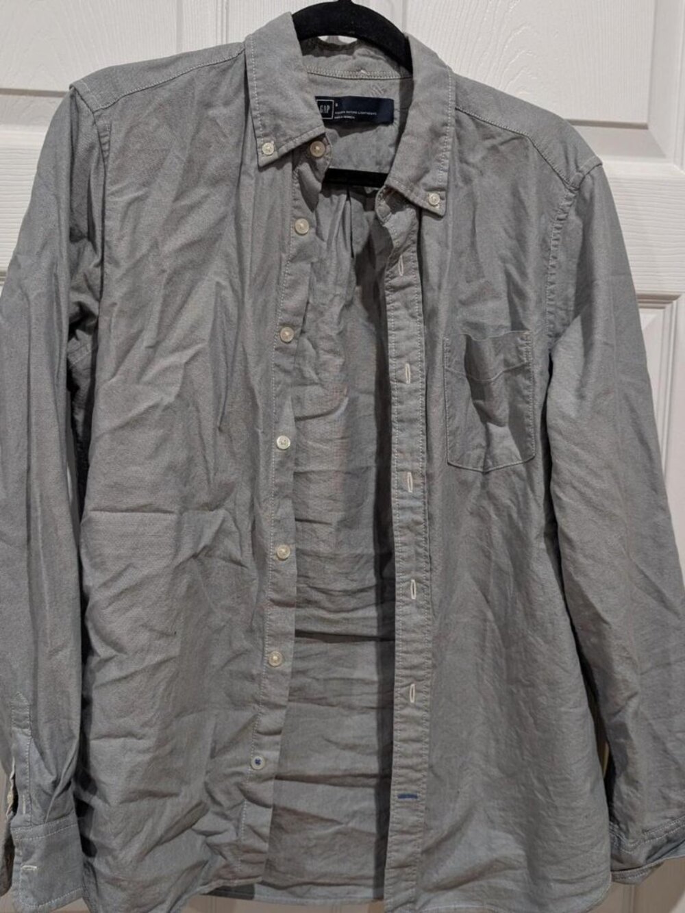 Gap gray / light blue button-up shirt in size S